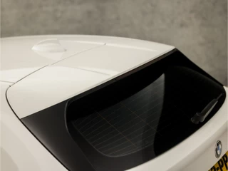 BMW 1 Serie Automaat (VIRTUAL COCKPIT, APPLE CARPLAY, GROOT NAVI, STUUR/STOELVERWARMING, ADAPTIVE CRUISE, LEDER, CAMERA, SPORTSTOELEN, DAB+, GETINT GLAS, NIEUWSTAAT) - afbeelding nr 35