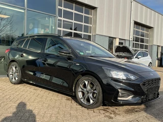 Ford Focus Ford Focus Wagon 1.0 EcoBoost Hybrid ST-Line 155PK Camera Winterpack Cruise Climate Navi Keyless Privacy Glass *Dealer Onderhouden* - afbeelding nr 8