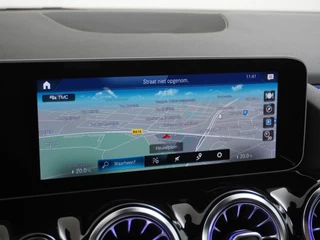 Mercedes-Benz GLA Mercedes-Benz GLA 200 AMG // Camera // Sfeerverlichting // Night Pakket // Augmented Reality // Carplay // 19
