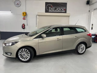 Ford Focus - 152348693-0