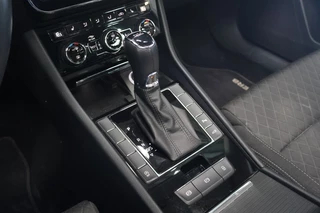 Škoda Superb Škoda Superb Combi 2.0 TDI Business Edition | Panoramadak | ACC | Canton | Camera - afbeelding nr 23