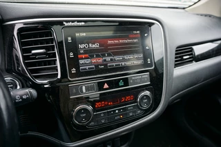 Mitsubishi Outlander Mitsubishi Outlander PHEV Intense+ AUTOMAAT SCHUIFDAK | ELEK.KLEP | CARPLAY | HAAK! - afbeelding nr 9