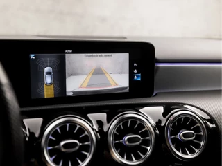 Mercedes-Benz A-Klasse Automaat (APPLE CARPLAY, GROOT NAVI, SFEERVERLICHTING, CAMERA, LEDER/ALCANTARA, SPORTSTOELEN, STOELVERWARMING, GETINT GLAS, WIDESCREEN, NIEUWE APK, NIEUWSTAAT) - afbeelding nr 15