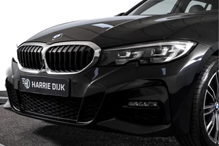 BMW 3 Serie BMW 3 Serie Touring 330e 292 PK xDrive High Executive M-Sport - Automaat | Dig. Cockpit | Cruise | Stoelverw. | PDC | 360 Camera | NAV + App. Connect | ECC | Elek. Klep | DAB | LM 18
