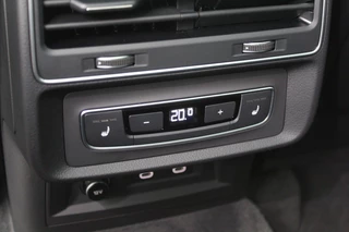 Audi Q8 Audi Q8 55 TFSI e quattro Pro Line S / Vol opties!! / Trekhaak / Panoramadak / 360Camera / Head-up / 22'' / Softclose / B&O / Luchtvering / Keyless / Stuurverwarming / Sfeerverlichting / Stoelventilatie + verwarming / Dodehoek / - afbeelding nr 32