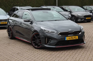 Kia ProCeed Kia ProCeed 1.6 T-GDI GT / Panoramadak / Camera / Leder&Alcantara / 18'' / Keyless / JBL / DAB / Sideskirts / Stuurverwarming / Stoelverwarming / DAB / Dodehoek / ACC - afbeelding nr 1