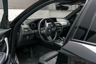 BMW 1 Serie BMW 1-serie M140i xDrive Harman Kardon Dak Leer - afbeelding nr 23