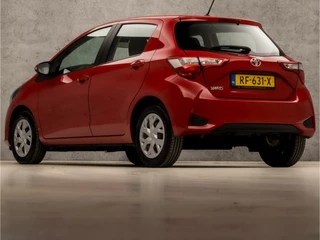 Toyota Yaris Toyota Yaris 1.0 VVT-i Sport (AIRCO, BLUETOOTH, ELEK RAMEN, SPORTSTOELEN, MULTIFUNCTIONEEL STUURWIEL, NIEUWE APK, NIEUWSTAAT) - afbeelding nr 3