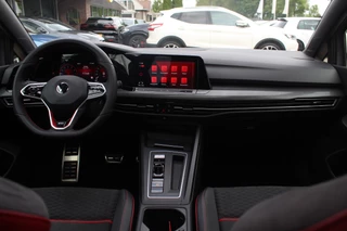 Volkswagen Golf Volkswagen Golf 2.0 TSI GTI Clubsport / Panoramadak / Camera / Head-up / 19'' / IQ Lights / Keyless / Dodehoek / DAB / Stoelverwarming / ACC - afbeelding nr 2