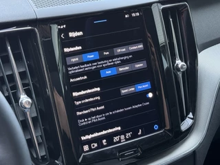Volvo XC60 Volvo XC60 2.0 T8 Plug-in Hybrid AWD R-Design Pano H&K Leder - afbeelding nr 27