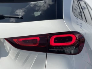 Mercedes-Benz GLA Mercedes-Benz GLA 200 Business Solution AMG | Pano | Ambient Light | MBUX | Camera | LED | DAB+ - afbeelding nr 36