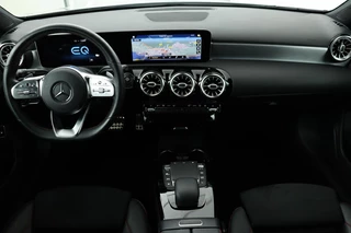 Mercedes-Benz A-Klasse Mercedes-Benz A-klasse 250e AMG Night | Stoelverwarming | Carplay |  Widescreen | Sfeerverlichting | Camera | Leder/Alcantara | Navigatie | Full LED - afbeelding nr 7