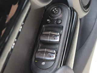 MINI One Mini Mini 1.5 One Automaat Business Edition | Navigatie | PDC | Cruise Control | Airco | 17