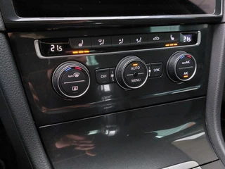 Volkswagen e-Golf e-Golf 136pk Automaat 5-Deurs | Warmtepomp | Navi | Apple Carplay+Android Auto | Clima | Adap. Cruise | Led Koplampen | Pdc V+A | Stoelverwarming | Privacy Glass | 17''lm | Trekhaak - afbeelding nr 16