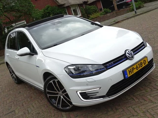 Volkswagen Golf Volkswagen Golf TSI GTE 204PK DSG / RNS / R-line / LED *NAP* - afbeelding nr 2