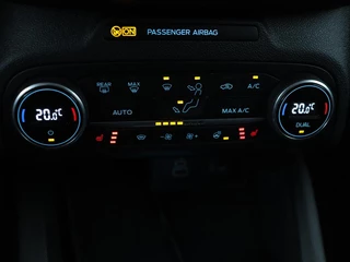 Ford Focus Ford Focus 1.0 EcoBoost Hybrid Titanium Style |  Stoel & stuurverwarming | Camera | Full LED | Carplay | Climate control | Navigatie | Park Assist | Getint glas - afbeelding nr 24