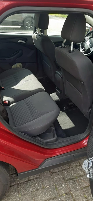 Ford Focus Ford Focus Wagon 1.0 Ecoboost Titanium 100pk Trekhaak | Voorruit Verwarming | Climate control | Navigatie | 17 inch velgen - afbeelding nr 7