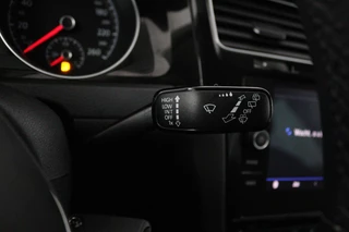Volkswagen Golf Volkswagen Golf 1.0 TSI Comfortline (PARKEERSENSOREN, CRUISE ADAPTIEF, NAVIGATIE, STOELVERWARMING) - afbeelding nr 16