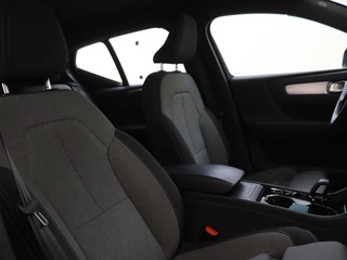 Volvo XC40 Volvo XC40 B4 Plus Dark | Trekhaak | Dodehoekdetectie | Achteruitrijcamera - afbeelding nr 14