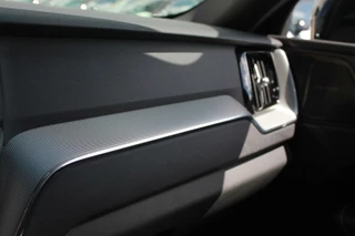 Volvo XC60 Volvo XC60 T6 Recharge AWD R-Design | Longe Range | Panoramadak | Stoelverwarming | 360° Camera | HUD | Trekhaak | Harman / Kardon | Glossy Black - afbeelding nr 43