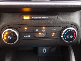 Ford Focus TREKHAAK / CARPLAY / NAVI / AIRCO / PDC / BLUETOOTH / CRUISE / NL-AUTO - afbeelding nr 28