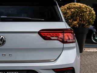 Volkswagen T-Roc Volkswagen T-Roc 1.5 TSI R-Line|PANO|19''|ACC|NAV|CARPLAY - afbeelding nr 32
