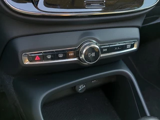 Volvo XC40 1.5 T3 157pk Momentum Business Pack Connect | Origineel NL | Navi | Clima | Adap. Cruise | Panorama Schuifdak | Led Koplampen | Pdc V+A+Camera | Rijstrook+Licht+Regensenor | 18''lm - afbeelding nr 13
