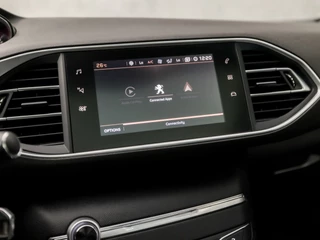 Peugeot 308 Peugeot 308 SW 1.2 PureTech Sport (PANORAMADAK, APPLE CARPLAY, GROOT NAVI, PARKEERSENSOREN, SPORTSTOELEN, GETINT GLAS, CRUISE, LANE ASSIST, NIEUWE APK, NIEUWSTAAT) - afbeelding nr 26