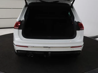 Volkswagen Tiguan Volkswagen Tiguan 1.5 TSI R-Line | DSG | 360 camera | Active Info |  Keyless | Adaptive cruise | Trekhaak | Full LED | Park Assist | Carplay | Navigatie - afbeelding nr 9