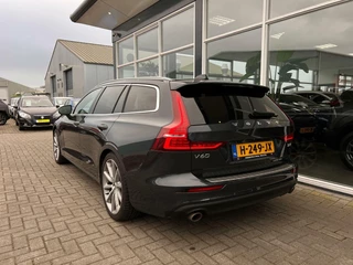 Volvo V60 Volvo V60 2.0 T6 Twin Engine AWD Momentum Pro | 340 PK | Stoelverwarming | Cruise Control | Achteruitrijcamera | Apple Carplay | Navi | Botspreventie | - afbeelding nr 24