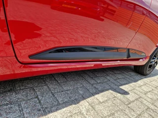 Suzuki Swift Suzuki Swift 1.2 Select S. Hybrid 5drs|Stoere Red & Black Edition Nieuwe model|Rijklaarprijs - afbeelding nr 10
