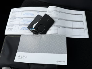 Renault Clio Renault Clio Estate 1.2 TCe Bose Automaat/Led/Navigatie/Cruise/Trekhaak/Camera/R-Link - afbeelding nr 19