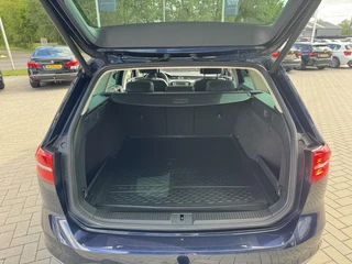 Volkswagen Passat Volkswagen Passat Variant 1.6 TDI Connected Series Plus - afbeelding nr 17