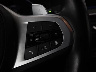 BMW 5 Serie BMW 5-serie 530e xDrive M Sport | Panoramadak |  Harman/Kardon | Stoel & stuurverwarming | Adaptive cruise | Camera | Trekhaak | Carplay | Achterbankverwarming | Live Cockpit | Sportstoelen - afbeelding nr 20