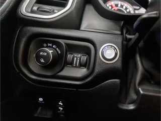 Dodge Ram 1500 Dodge Ram 1500 5.7 V8 4x4 Crew Cab Laramie 402Pk Automaat (PANORAMADAK, LUCHTVERING, GROOT NAVI, STOELKOELING, MEMORY SEATS, HARMAN/KARDON, TREKHAAK, STOELVERWARMING ACHTER, APPLE CARPLAY, NIEUWSTAAT) - afbeelding nr 27
