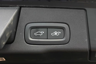 Volvo XC60 Volvo XC60 T6 Recharge AWD R-Design | Longe Range | Panoramadak | Stoelverwarming | 360° Camera | HUD | Trekhaak | Harman / Kardon | Glossy Black - afbeelding nr 59
