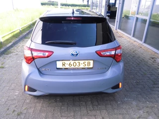 Toyota Yaris Toyota Yaris 1.5 Hybrid Dynamic Automaat two-tone-camera-pdc - afbeelding nr 5