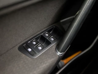 Volkswagen Golf Automaat (APPLE CARPLAY, NAVIGATIE, CLIMATE, STOELVERWARMING, GETINT GLAS, SPORTSTOELEN, CRUISE, PARKEERSENSOREN, LM VELGEN, NIEUWSTAAT) - afbeelding nr 23