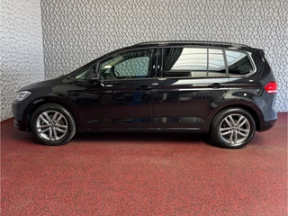 Volkswagen Touran Volkswagen Touran 1.5 TSI 150PK 7P CARPLAY NAVI CAMERA LED ELEK.KLEP VIR.COCKPIT DODE.HOEK DET. STOELVERW KEYLESS 7P 7PERS 10/2024 