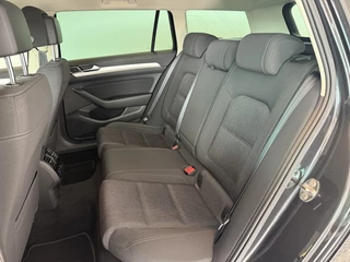 Volkswagen Passat Volkswagen Passat Variant 1.5 TSI CL Bns AUtomaat NAP Led carplay PDC Virtual cockpit - afbeelding nr 12