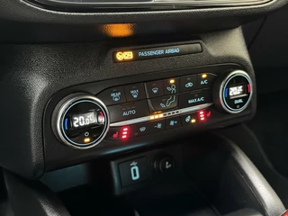 Ford Focus Ford Focus Wagon 1.0 EcoBoost Hybrid ST Line | Navigatiesysteem | Stoelverwarming | Stuurverwarming | LED verlichting | Apple CarPlay | Achteruitrijcamera | Inparkeerhulp | Parkeersensoren voor en achter - afbeelding nr 22