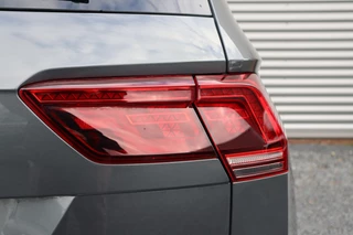 Volkswagen Tiguan Pano / Trekhaak / Massage Stoel / LED / Stoelverwarming / Camera / - afbeelding nr 19