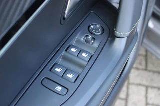 Peugeot 2008 Peugeot 2008 1.2 130PK AUTOMAAT GT PACK | NAVIGATIE | FULL LED KOPLAMPEN | DRAADLOZE APPLE CARPLAY/ANDROID AUTO | ADAPTIVE CRUISE CONTROL | CAMERA VOOR + ACHTER | CLIMATE CONTROL | LICHTMETALEN VELGEN 17