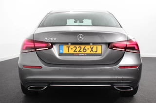 Mercedes-Benz A-Klasse Mercedes-Benz A-klasse 200 Automaat Progressive | Sfeerverlichting | Navigatie | Climate control | Camera | Parkeer sensoren | Half Lederen Bekleding | Led  | Cruise Control | LMV Velgen - afbeelding nr 5