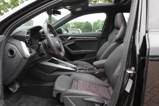 Audi A3 Audi A3 Limousine 30 TFSI S edition / Panoramadak / Camera / Head-up / Luxe Leder / B&O / Carbon spoiler / Dodehoek / Navigatie / ACC / DAB - afbeelding nr 10