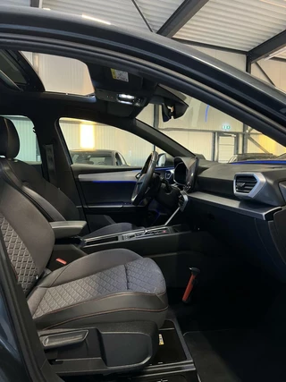 SEAT Leon Seat Leon 1.5 eTSI FR 150PK Pano Virtual Sfeer Trekhaak VOL! - afbeelding nr 22