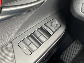 Toyota C-HR Toyota C-HR 1.8 Hybrid 140 Dynamic | Sensoren v/a | Navi | Blindspot - afbeelding nr 15