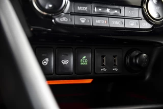 Mitsubishi Eclipse Cross | S/K dak | Adapt. Cruise | Winterpakket | PDC | 360 Camera | App. Connect | DAB |  LM 18