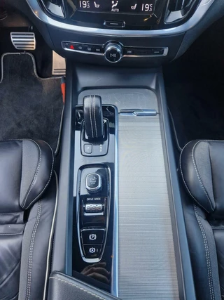 Volvo S60 Volvo S60 2.0 B3 R-Design AUTOMAAT,VOL LEDER,CLIMA,NAVI,CARPLAY,LED - afbeelding nr 26