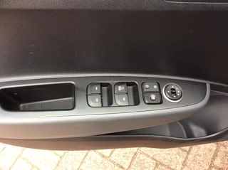 Hyundai i10 Hyundai i10 1.0i Comfort Nav Cr Contr Nap Dealer OH/ 5-deurs - afbeelding nr 15